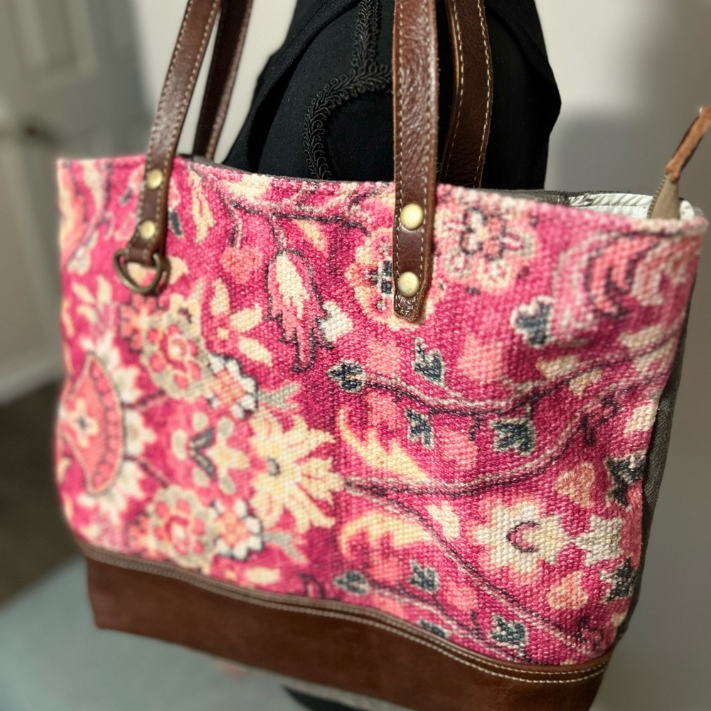 Gorgeous Myra Bag 💐
